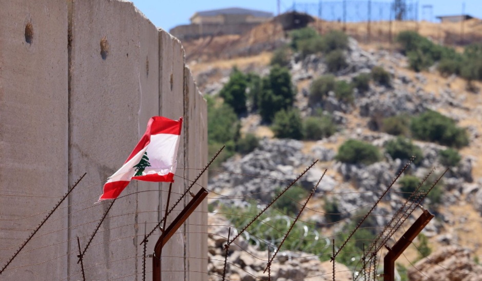 الجيش الإسرائيلي يشن غارات على أهداف لحزب الله في 6 مناطق بلبنان