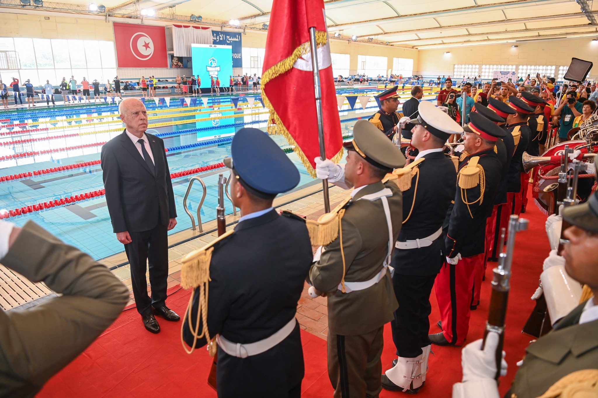 رئيس الجمهورية في زيارة غير مُعلنة للمسبح الأولمبي برادس