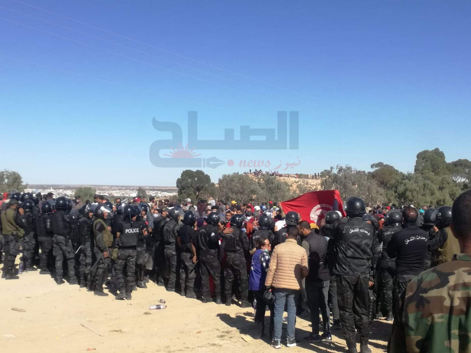 عقارب..إضراب عام  ومحاولة لاقتحام المصب بالقوة 