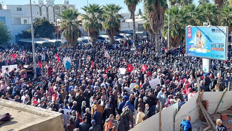  المكلف بالاعلام بوزارة الداخلية لـ"الصباح نيوز": ضبط اشخاص بحوزتهم سكاكين واسلحة بيضاء خلال مسيرة باردو