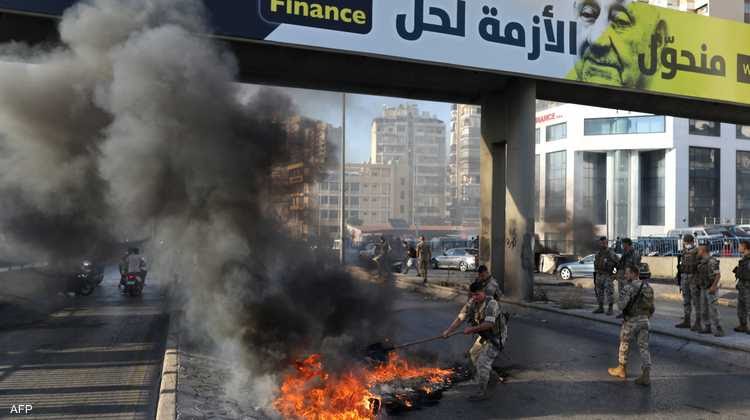  عودة الاحتجاجات.. لبنان يستفيق على "قطع للطرقات"