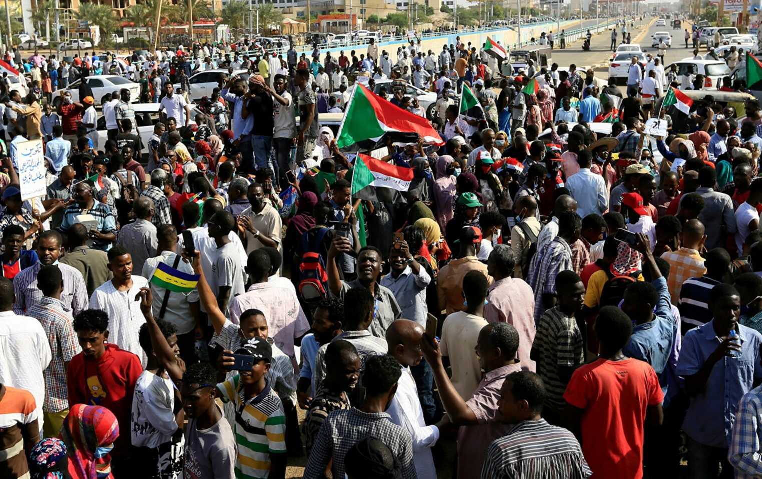 مقتل 3 أشخاص في تظاهرات مناهضة للسلطة العسكرية في السودان