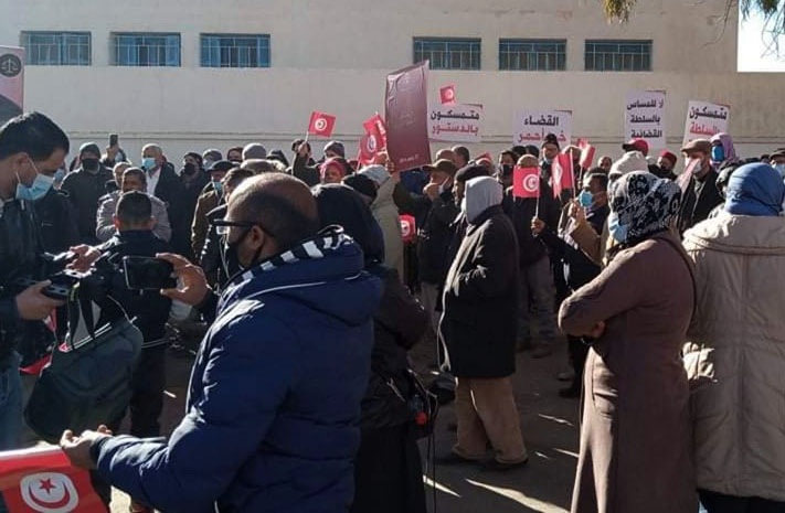  قابس.. وقفة احتجاجية لحراك "مواطنون ضد الانقلاب"