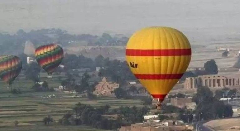 مصر.. سقوط منطاد من ارتفاع 60 مترا