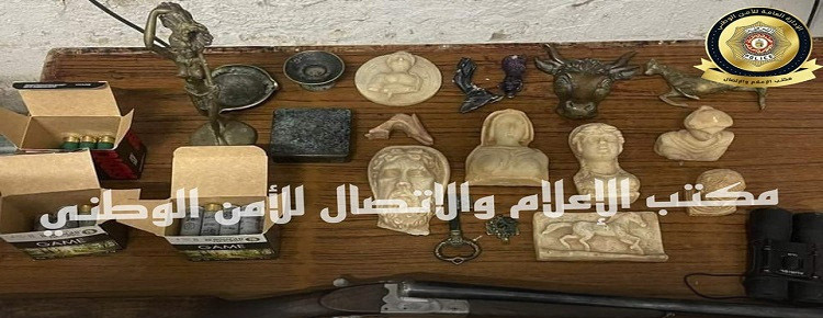  المتلوي.. حجز بندقية صيد وقطع أثرية معدة للاتجار والاحتفاظ بشخص من أجل حمل ومسك سلاح ناري بدون رخصة