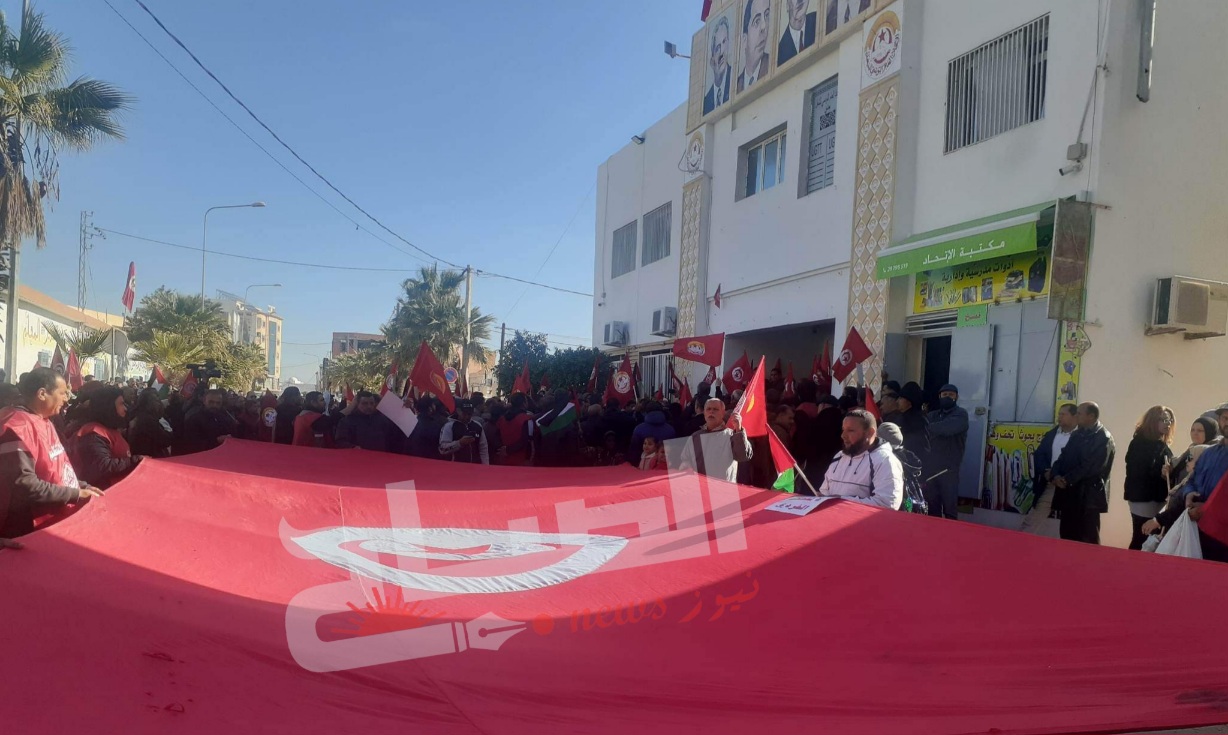 مدنين..انطلاق التجمع العمالي أمام مقر الاتحاد الجهوي للشغل