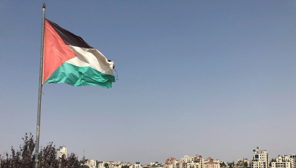 فلسطين تدين رفع العلم الإسرائيلي على الحرم الإبراهيمي