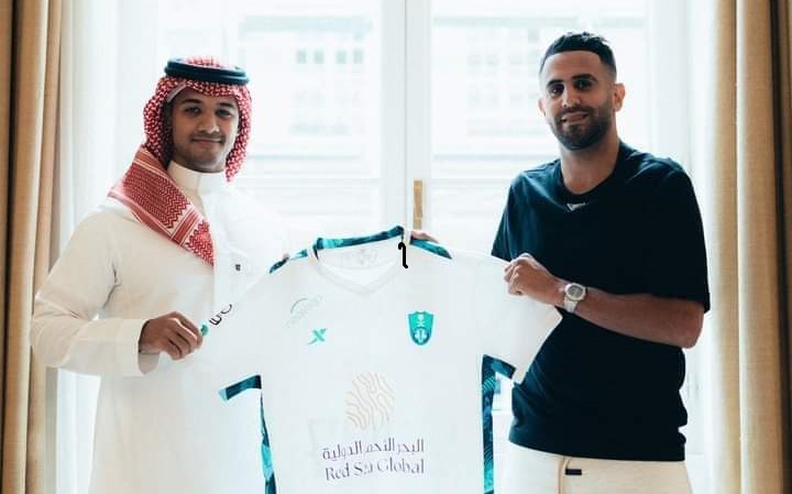 اهلي جدة السعودي يعلن التعاقد مع رياض محرز 