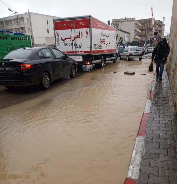  مصدر من الحماية المدنية بنابل لـ"الصباح نيوز": شفط المياه من المنازل واجلاء سيارات عالقة في مجاري الأودية 