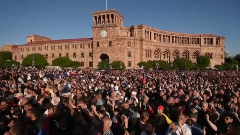  أرمينيا.. الآلاف يتظاهرون ضد تسليم أراض إلى أذربيجان