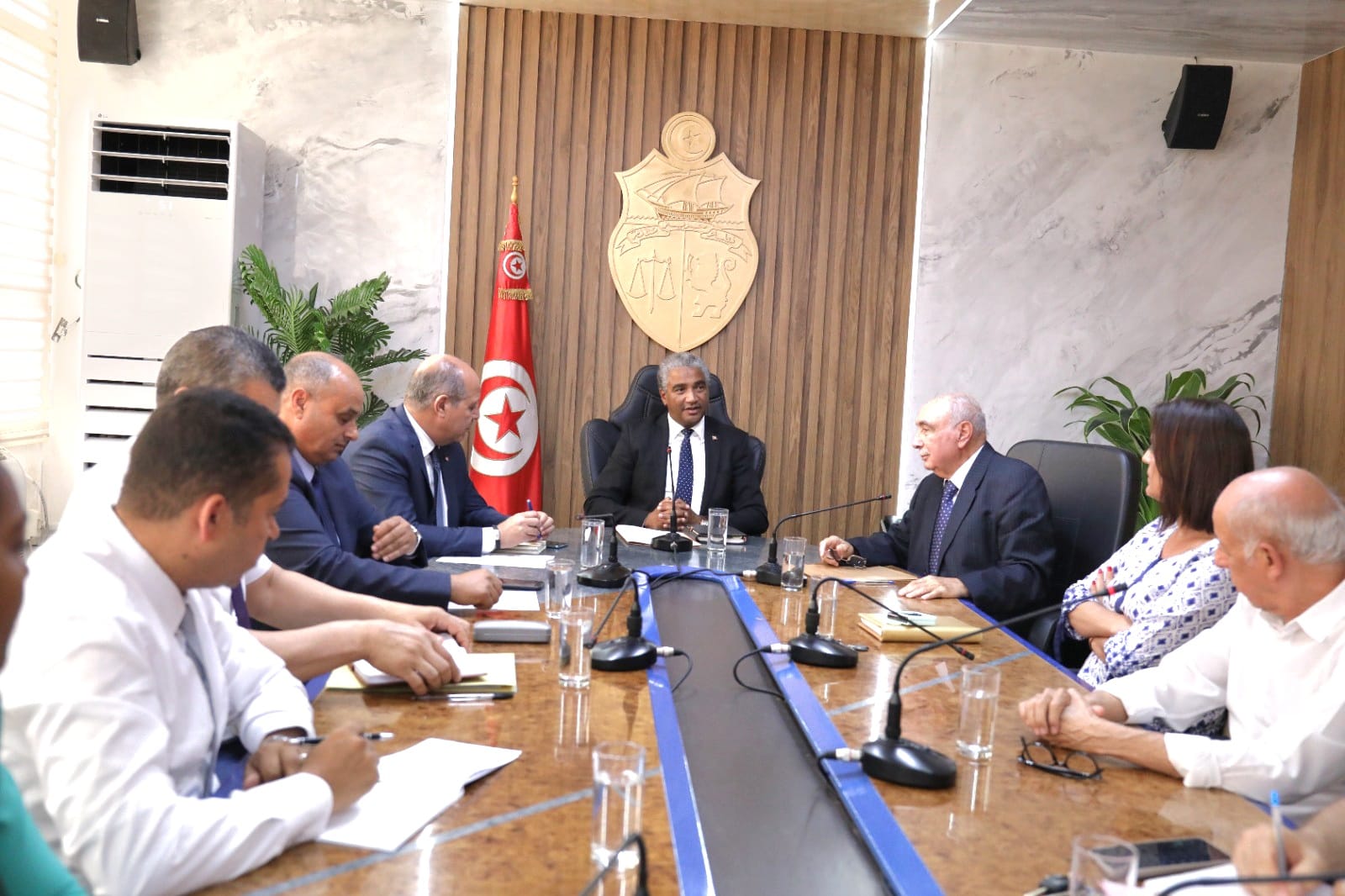 وزير الشباب و الرياضة يجتمع بالمكتب التسييري للجامعة التونسية للسباحة