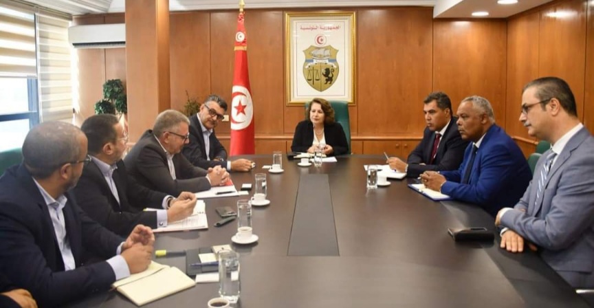 وزيرة الصناعة تتدارس الآفاق الاستثمارية لقطاع صناعة مكونات السيارات مع وفد من المجمع الفرنسي "فورفيا" في تونس