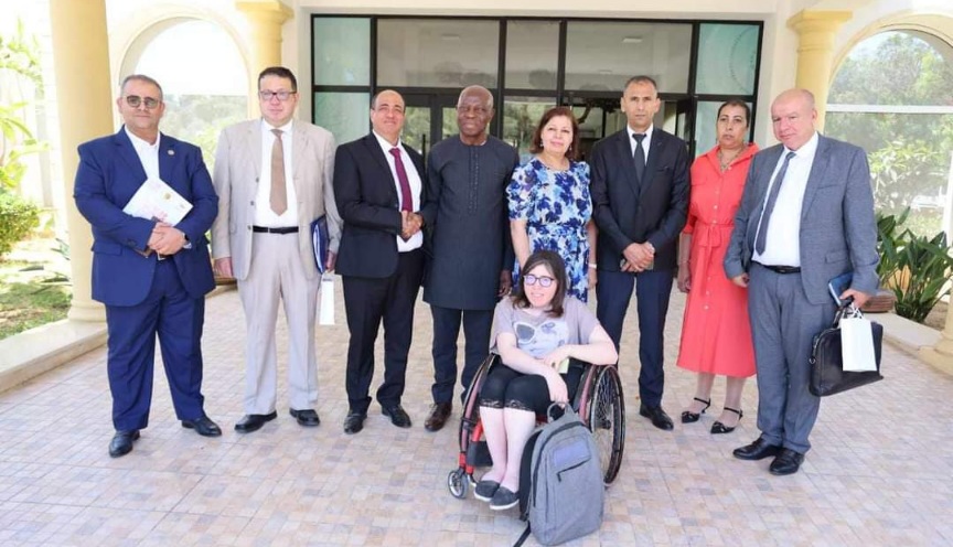 المدير العام لمنظمة العمل الدولية يؤدي زيارة إلى المركز الدولي للنهوض بالأشخاص ذوي الإعاقة
