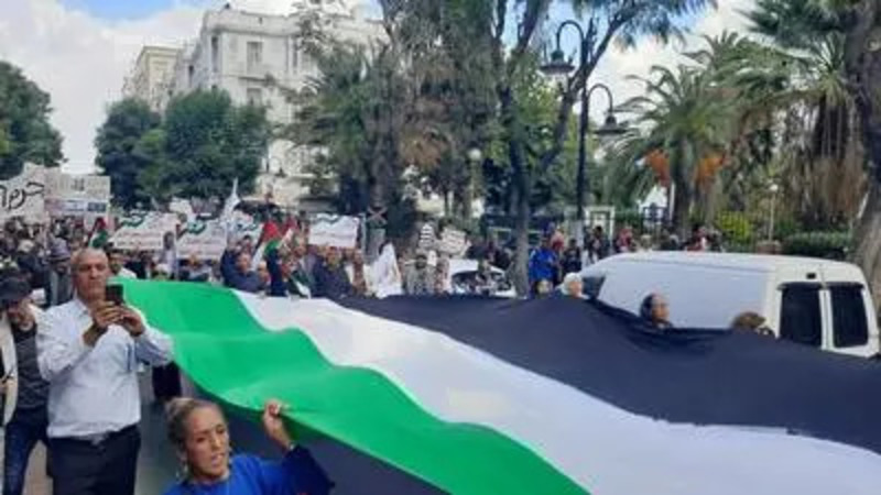 مسيرة وتجمع أمام السفارة الفرنسية لنصرة غزة والمطالبة بتجريم التطبيع
