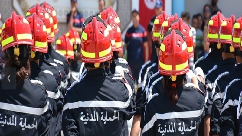 الحماية المدنية التونسية تشارك في إخماد حريق بالمنطقة الحدودية مشتة ام القطاطف في الجزائر