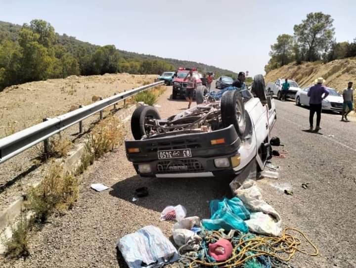 الوسلاتية.. وفاة امراة وإصابة 9 أشخاص في حادث انقلاب شاحنة تقلّ عاملات فلاحيات 