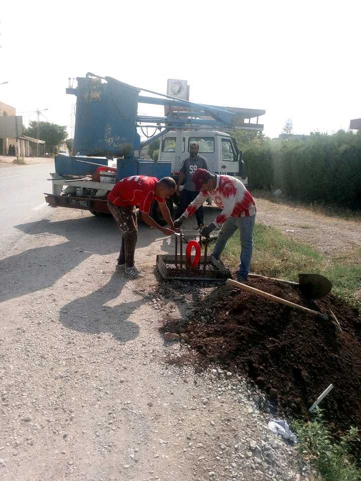 طبرقة.. انطلاق أشغال التنوير الكهربائي ببعض المناطق