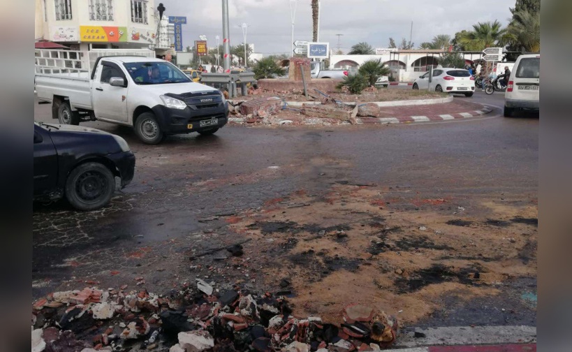 حادث مرور يتسبب في سقوط جزء من مجسّم بأحد المفترقات بوسط مدينة جربة 