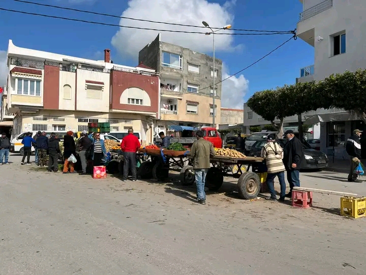 قليبية.. غلق السوق المركزية وانتشار الانتصاب الفوضوي