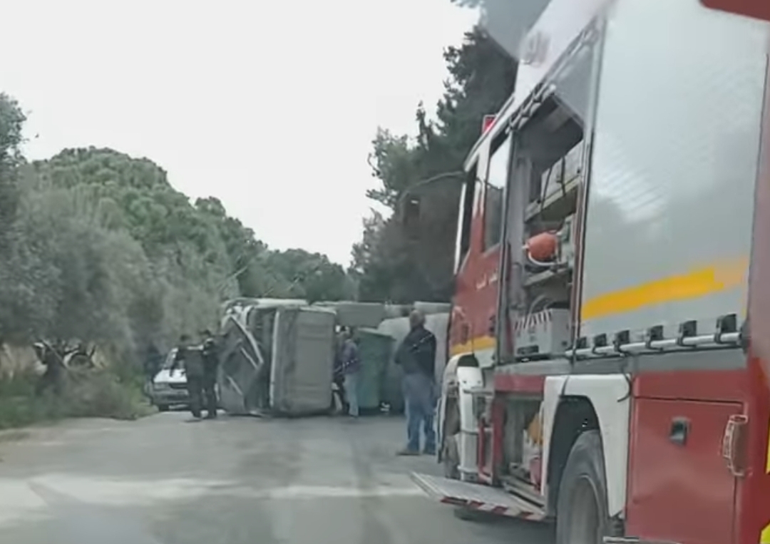 منزل بوزلفة.. انقلاب شاحنة ثقيلة 